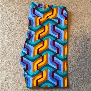LuLaRoe Tall and Curvy Leggings